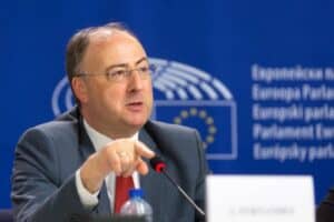 Eurodeputado minhoto indicado relator de instrumento para salvar empresas