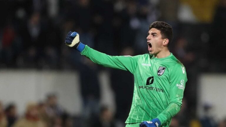 Miguel Silva deixa o Vitória SC para rumar ao Chipre