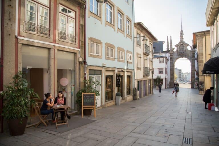 ACB acusa o Governo de "discriminar" o comércio de rua