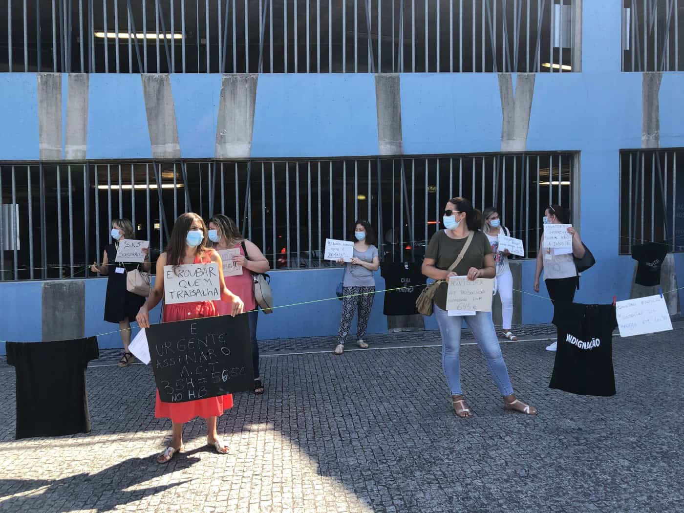 "Não vivemos de palmas, vivemos de salários iguais"