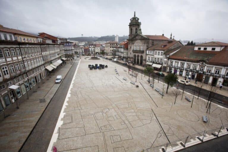 Guimarães perde 3,6% da população em 8 anos e oposição exige soluções à autarquia