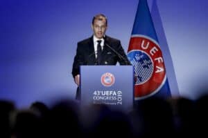 UEFA: Jogos de futebol vão continuar sem a público até "ordens em contrário"