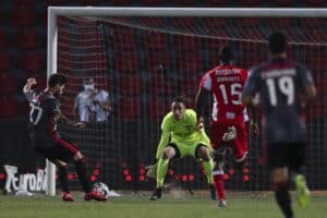 Benfica vence Desportivo das Aves e manifesta solidariedade pelo adversário