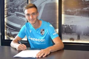 Tem 1,96m e é uma das aposta do Vitória SC para a baliza