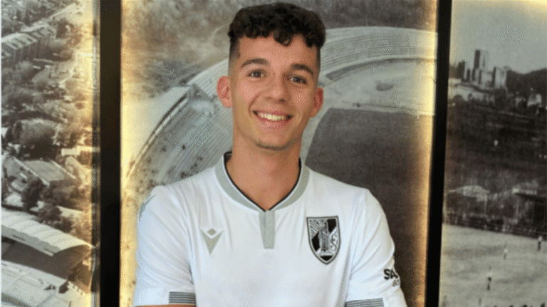 Vitória SC blinda jovem avançado com cláusula milionária