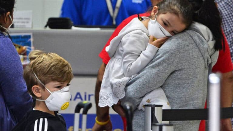 Mais de 97 mil crianças infectadas com Covid-19 no regresso às aulas nos EUA