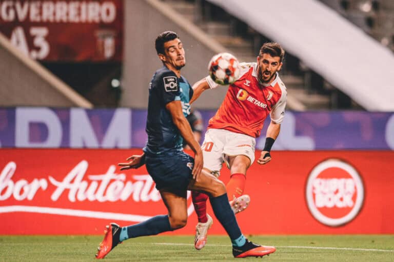 Paulinho tem clubes interessados, mas regressa à Pedreira 5ª feira