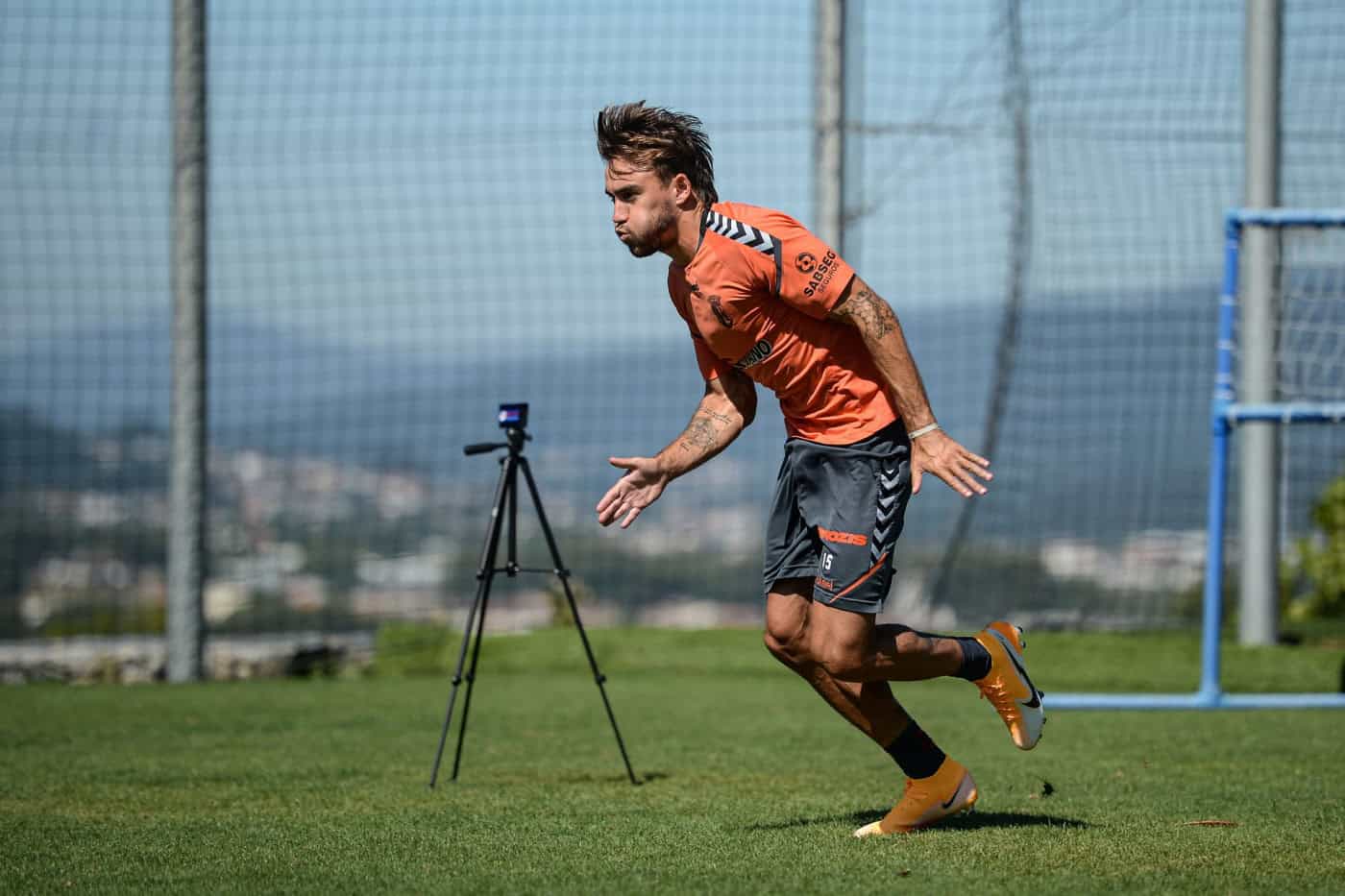SCB realiza primeiro treino no relvado orientado por Carvalhal