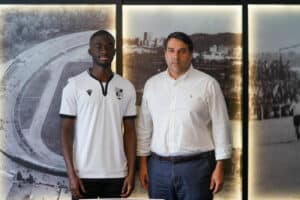 Abdul Mumin é o terceiro central contratado pelo Vitória SC&nbsp;