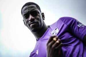 Vitória SC oficializa contratação de Bruno Varela