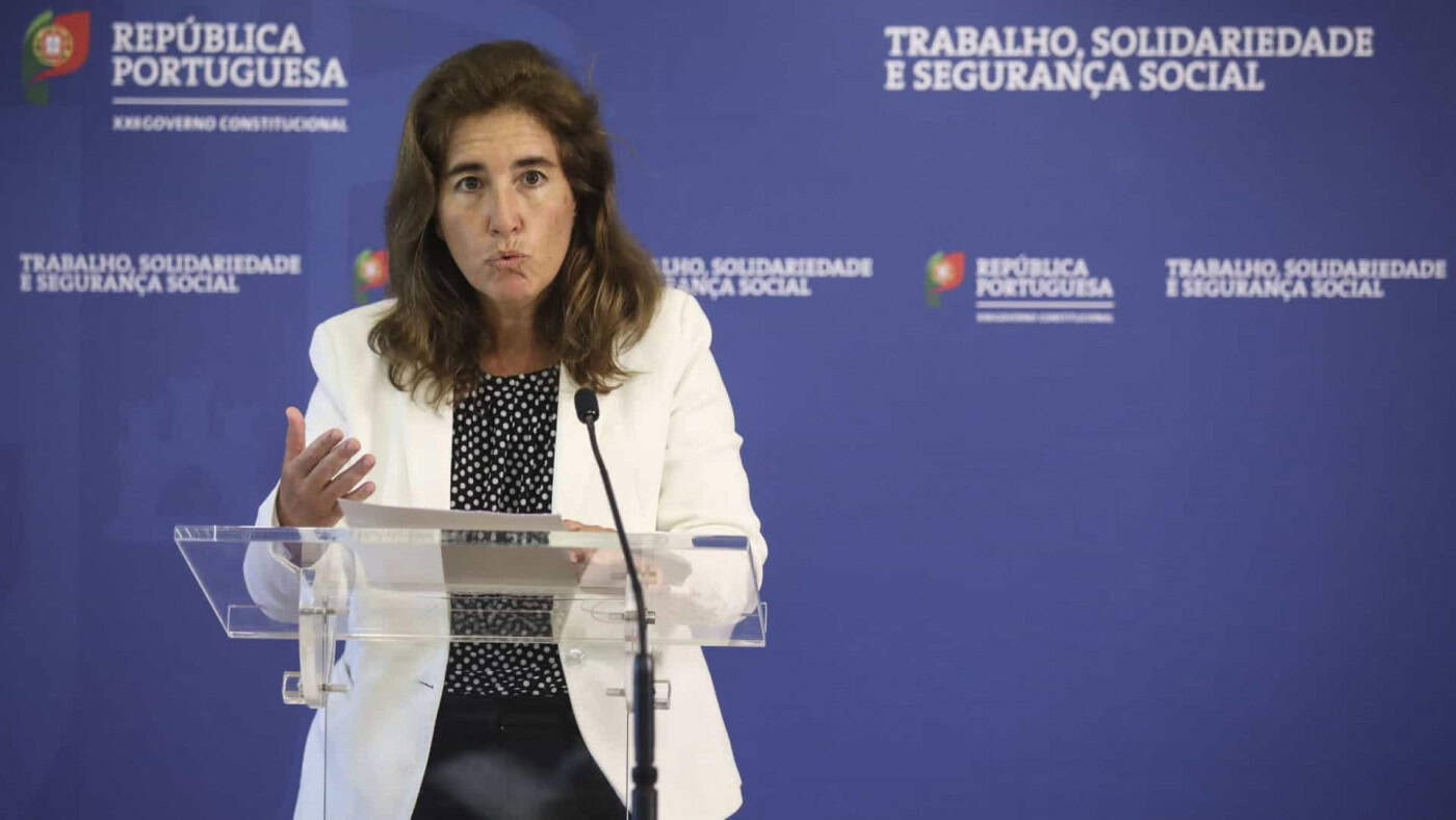 Governo quer colocar mais 15 mil trabalhadores em lares até final do ano