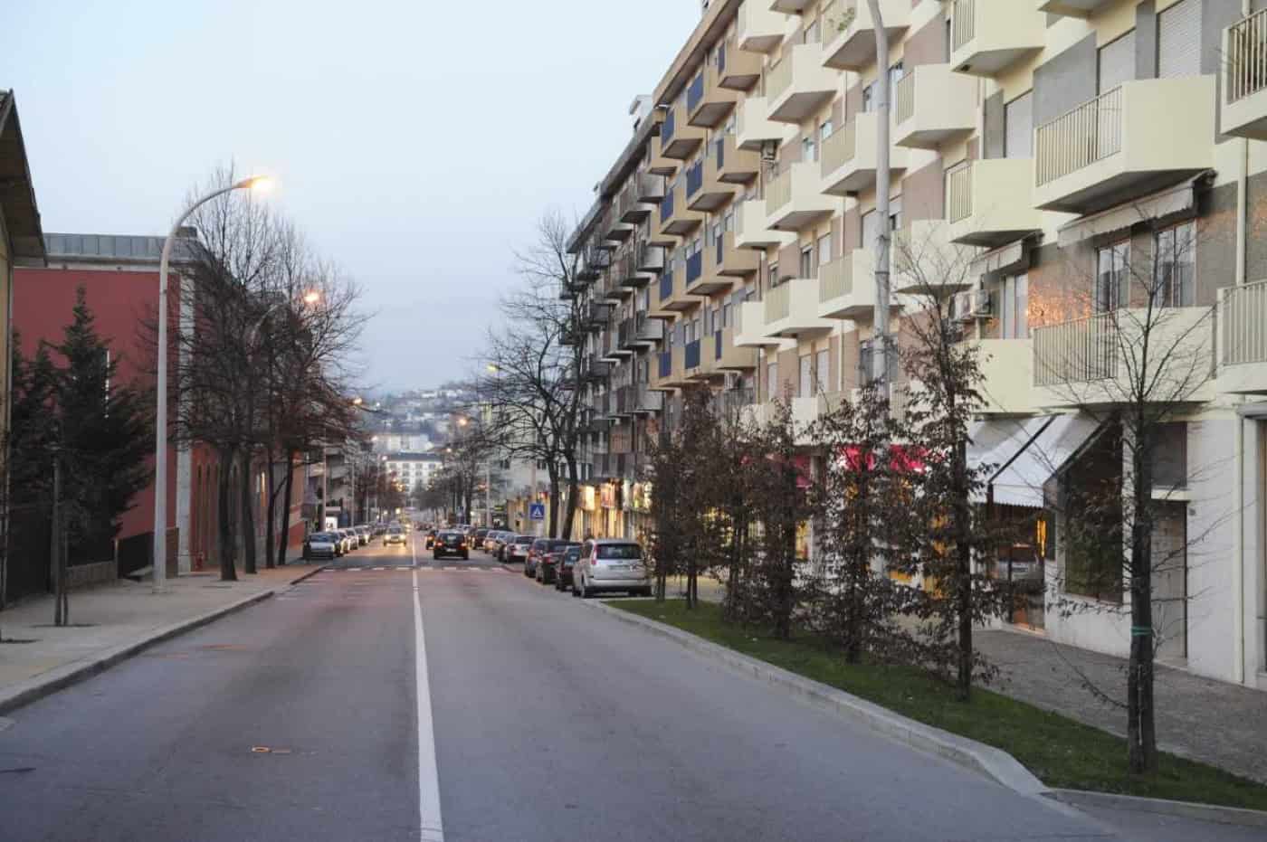 Trânsito condicionado na Avenida D. João IV devido a obras de reabilitação em coletores de água