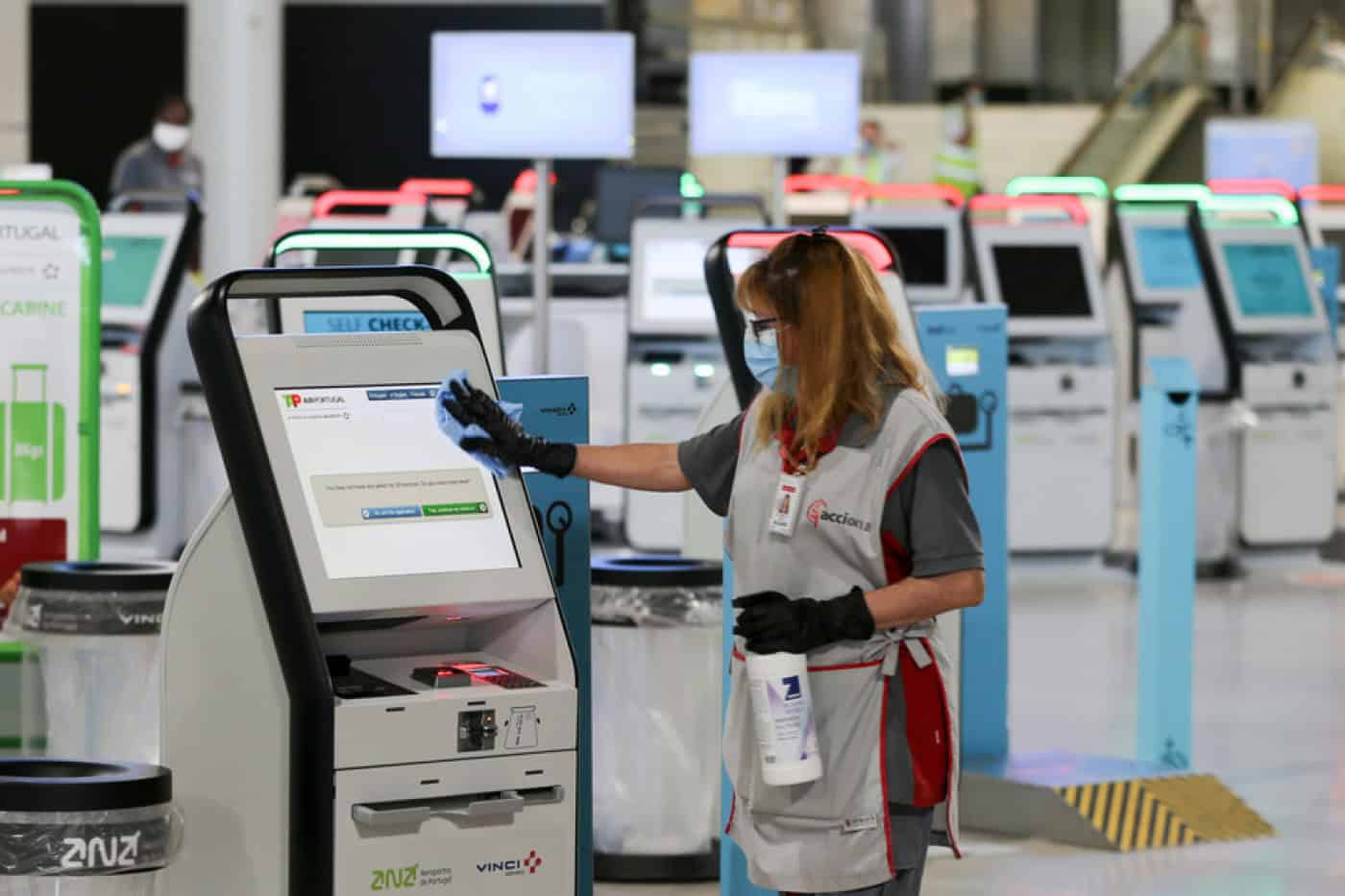 Reino Unido mantém Portugal na lista do corredor aéreo