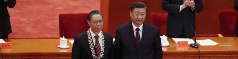 Médico chinês homenageado proclama vitória do país sobre o surto