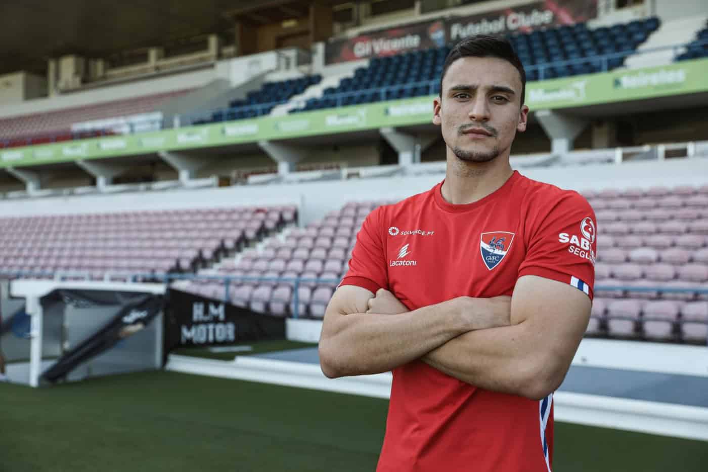 Gil Vicente contrata médio ao Corinthians