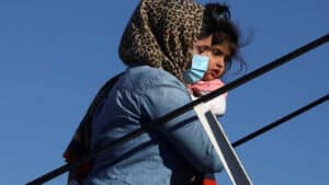 Grécia impõe confinamento total em três campos de migrantes