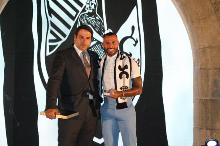 Quaresma garante: "Vou acabar a carreira no Vitória"