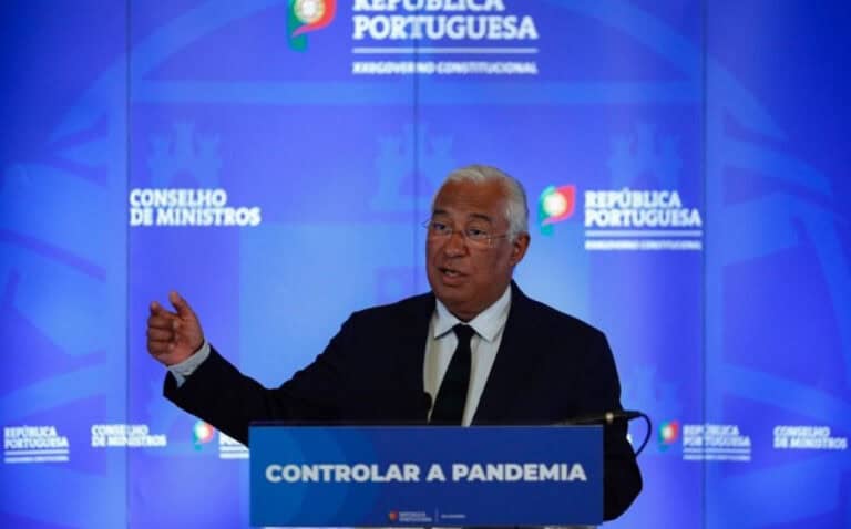 Ajuntamentos voltam a ser limitados a dez pessoas