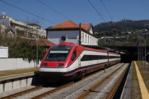 Sem Alfa Pendular viagem entre Guimarães-Lisboa leva quase 6 horas