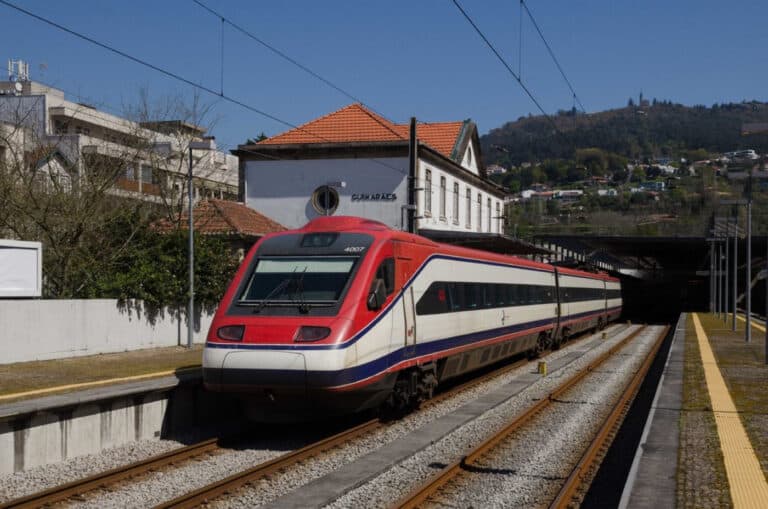 Sem Alfa Pendular viagem entre Guimarães-Lisboa leva quase 6 horas