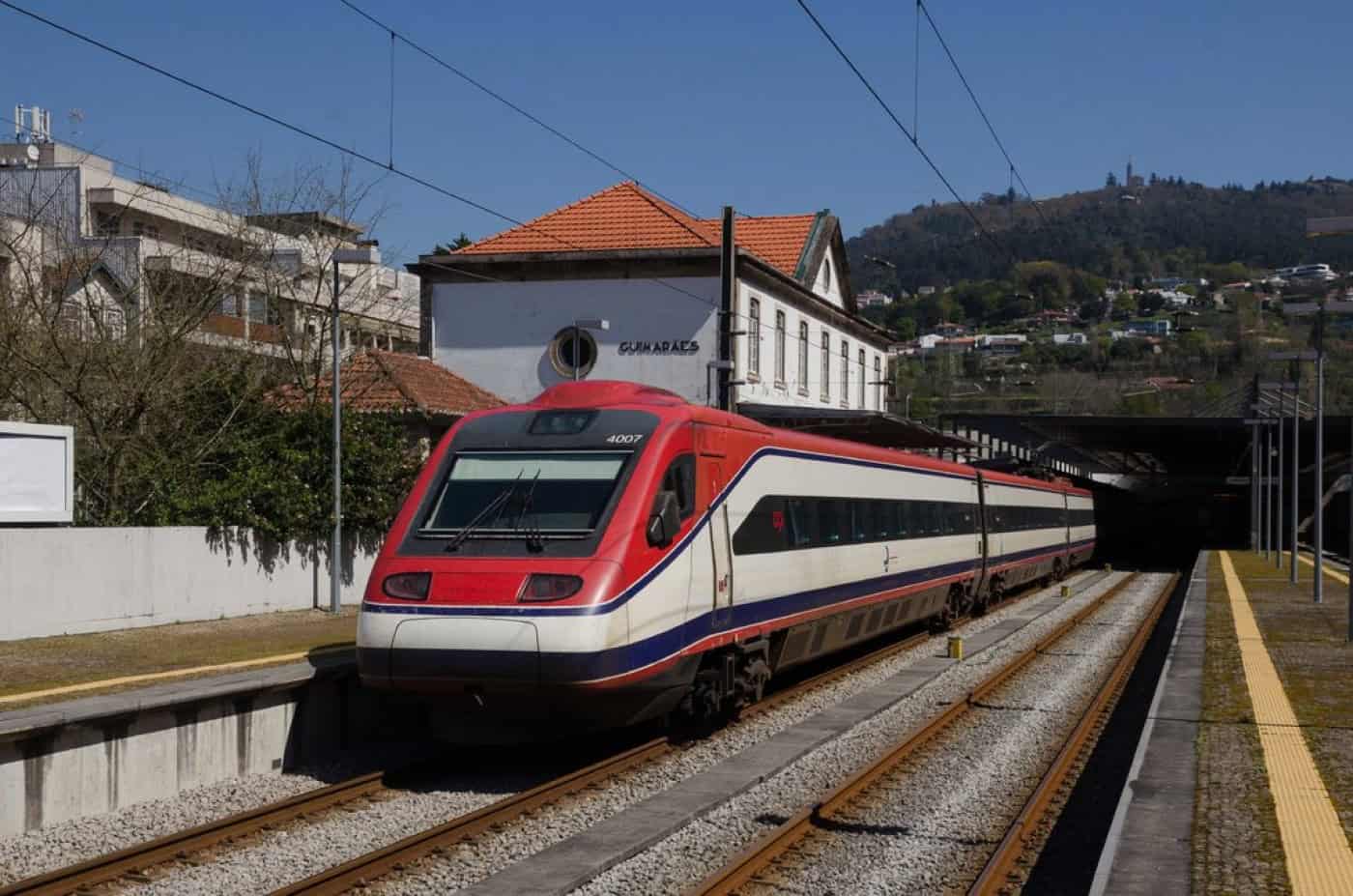 Sem Alfa Pendular viagem entre Guimarães-Lisboa leva quase 6 horas