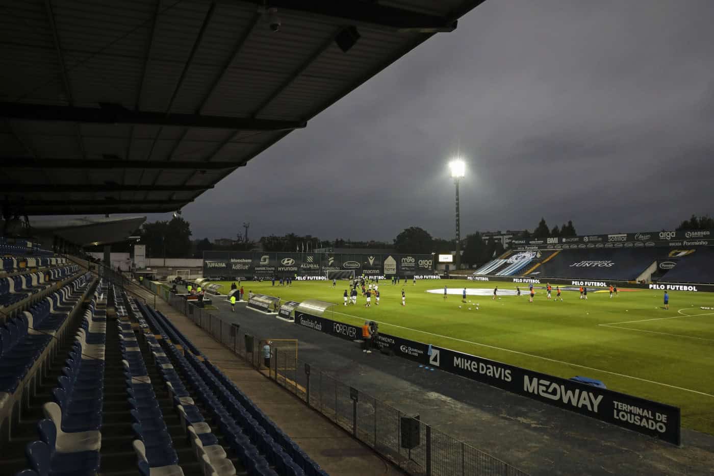 Jogos-teste com público nas bancadas poderão arrancar no próximo mês