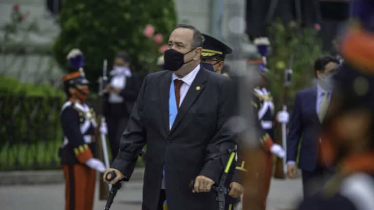 Presidente da Guatemala infectado com Covid-19