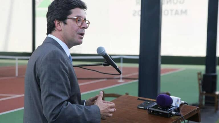 Governo espera ter “nas próximas semanas” plano para regresso dos adeptos