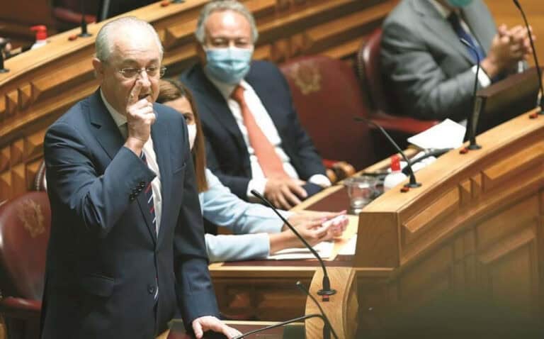 “Qual o objectivo de aumentar o salário mínimo? Aumentar o desemprego?”