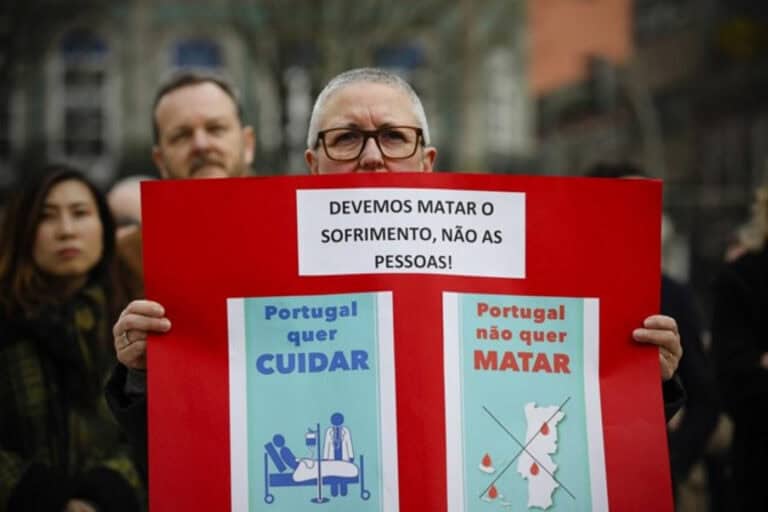 Eutanásia. Debate na especialidade aguarda decisão do Parlamento sobre referendo&nbsp;