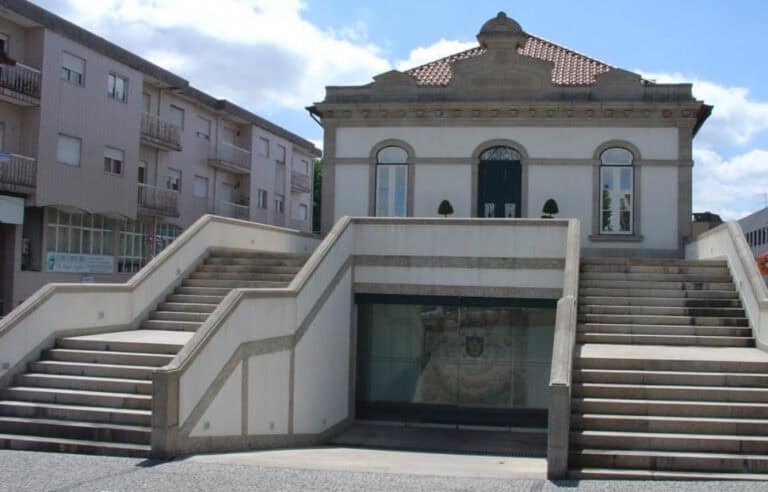 Câmaras impedidas de fazer contratos com empresas de presidentes de junta