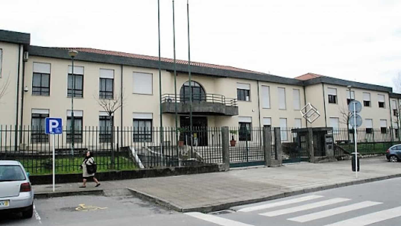 Escola em Guimarães com 55 alunos e 20 professores em quarentena