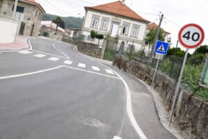 CM Famalicão intervém em estrada municipal de Lemenhe