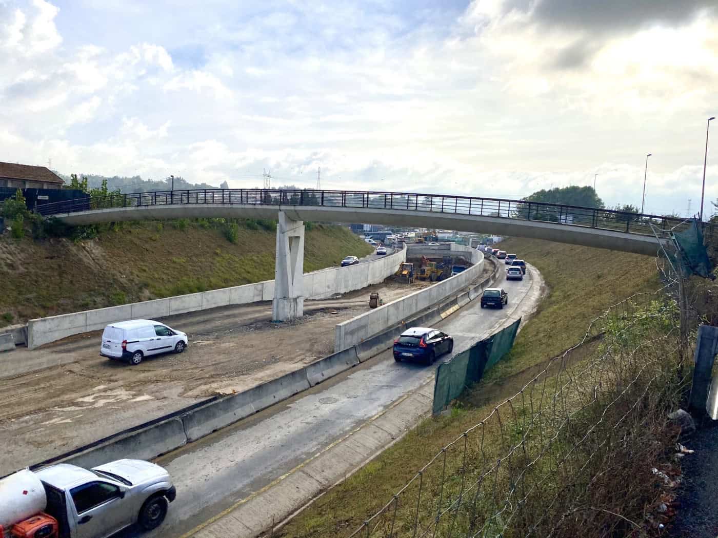Substituição de ponte pedonal em Silvares condiciona trânsito junto à autoestrada