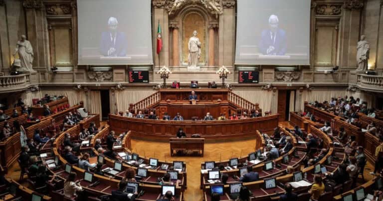 Projetos PCP e BE para aumentar subsídio de desemprego aprovados na generalidade&nbsp;