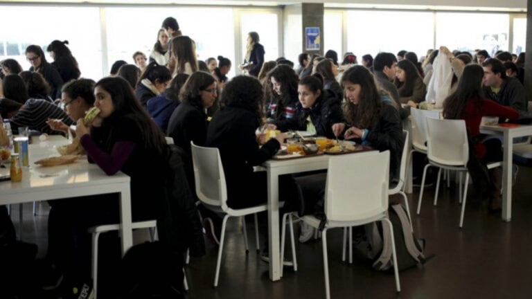 Alojamento local e pousadas sem reservas de universitários