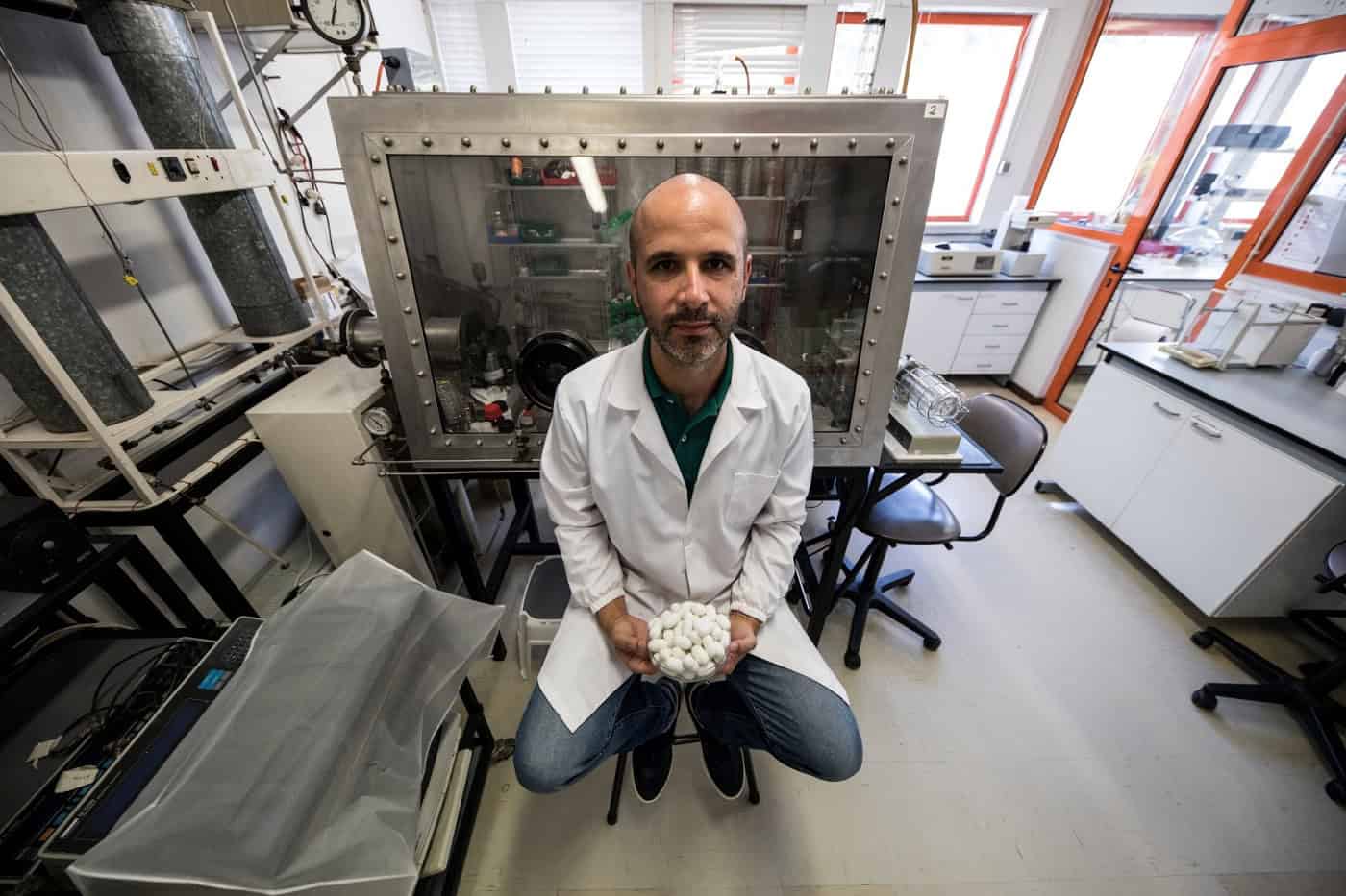 Bicho-da-seda pode ser a chave para baterias e adesivos mais eficientes