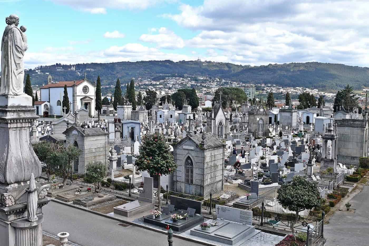 Cemitério de Monte d’Arcos com entrada limitada a 250 pessoas em simultâneo