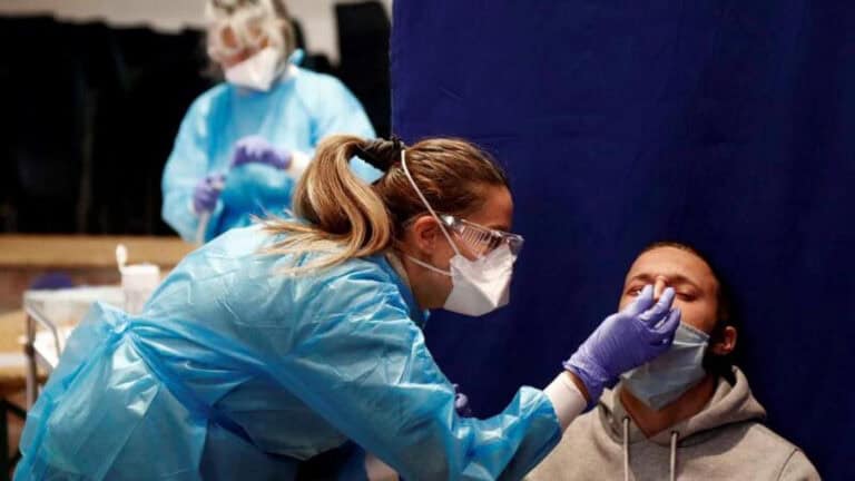 DGS reduz período de isolamento de 14 para dez dias em casos ligeiros ou assintomáticos