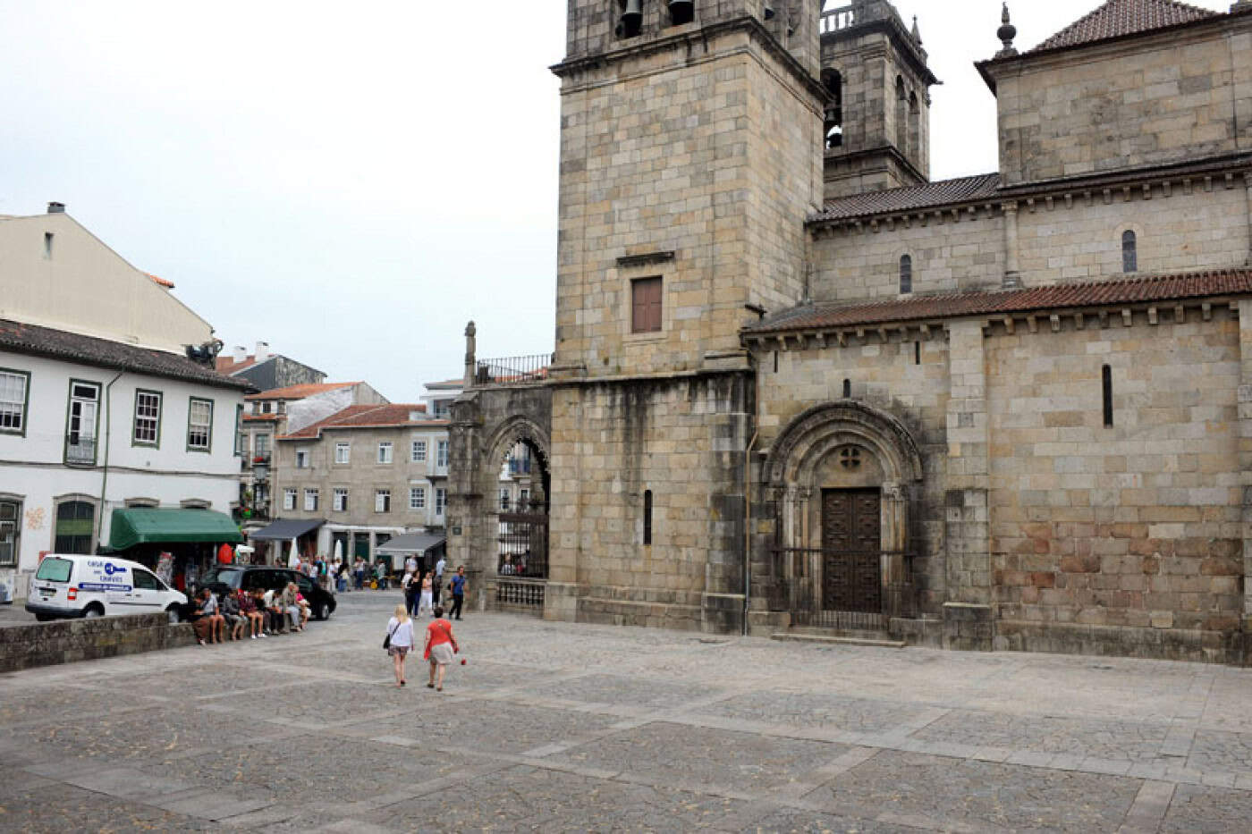 CDU quer travar estacionamento abusivo no Rossio da Sé