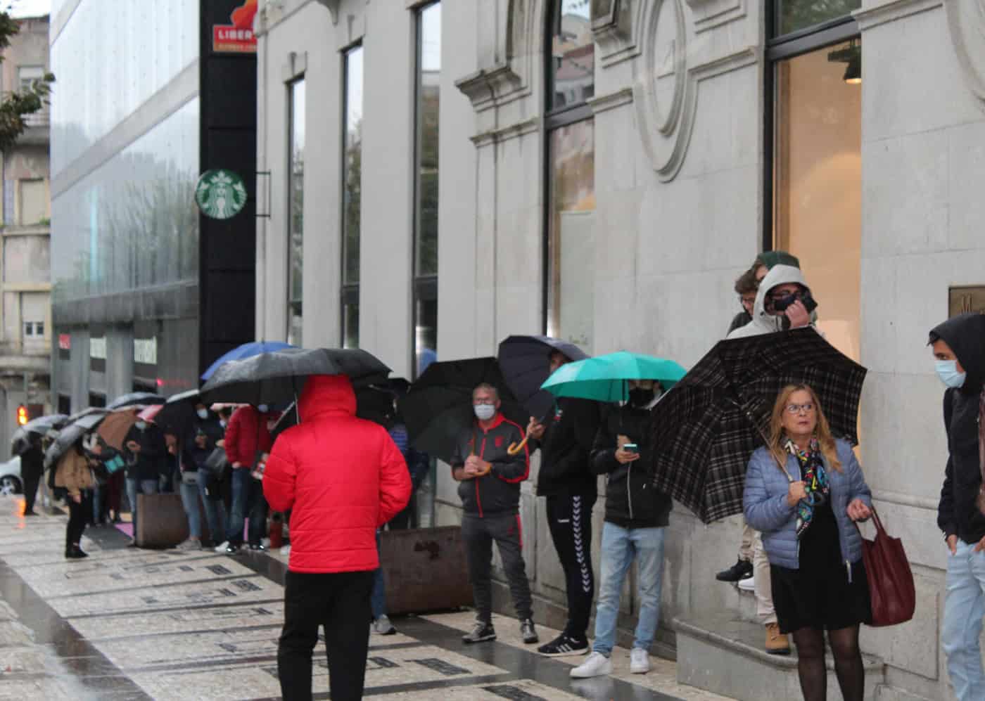 Regresso do público. Sócios do SC Braga fazem fila para garantir bilhete