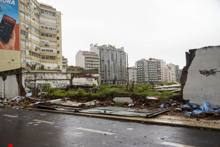 Mau tempo. Aviso vermelho alargado a oito distritos