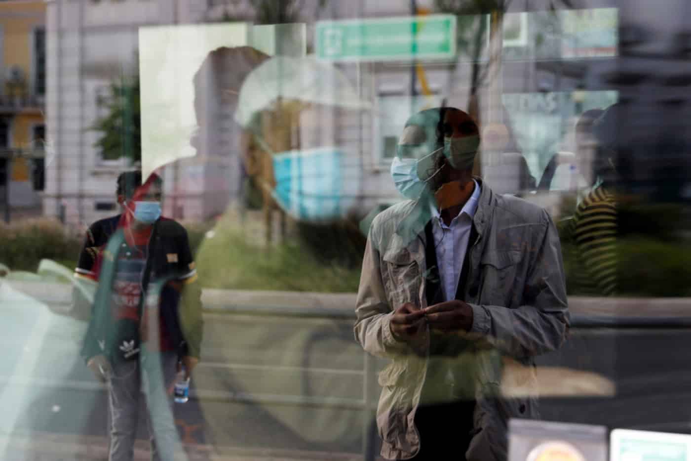 Primeira descida de casos ativos desde agosto, mas mais 1.876 infetados e 15 mortos