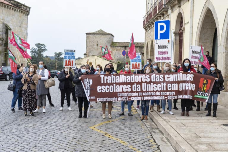 Trabalhadores das cantinas escolares de Barcelos em greve contra falta de condições