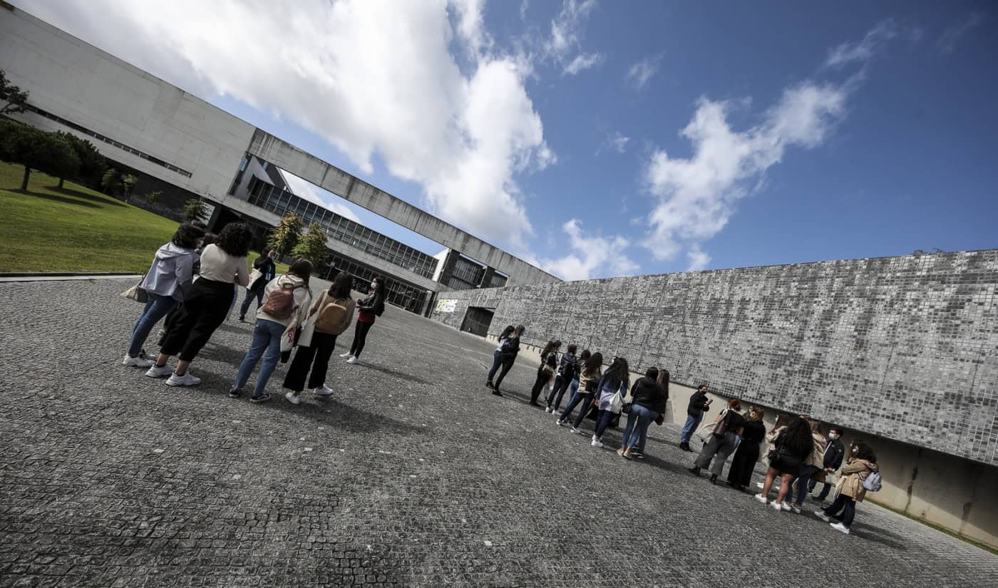 UMinho promove sessão informativa sobre Covid-19 esta quarta-feira