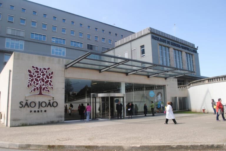 Aumenta a pressão sobre os hospitais para responder à pandemia