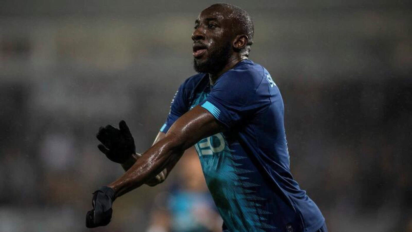 Vitória de Guimarães punido com três jogos à porta fechada no caso Marega