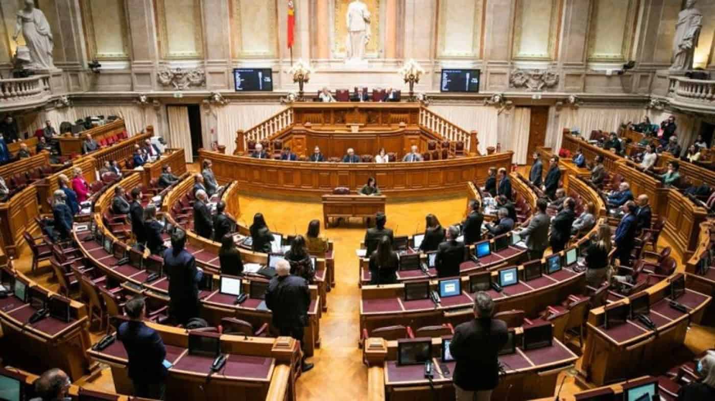 Aprovados projetos de alteração ao regime jurídico das "barrigas de aluguer"