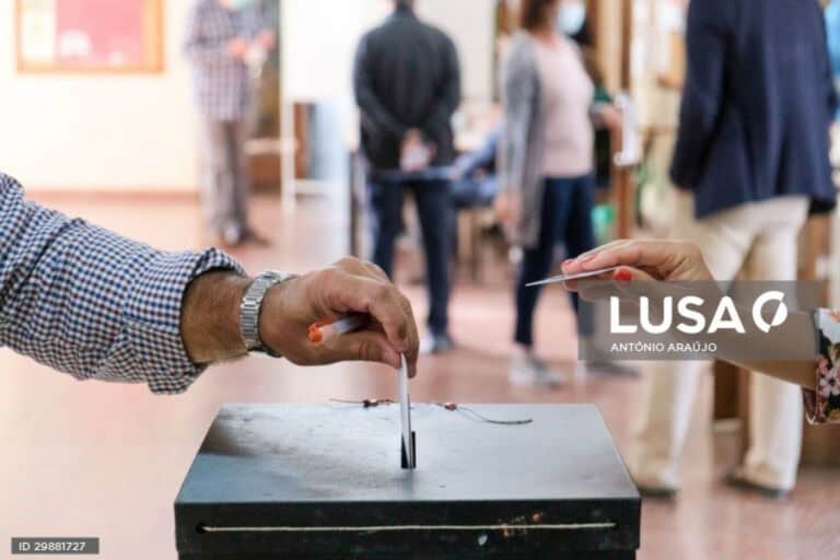 Açores/Eleições: PS ganha eleições sem garantia de maioria absoluta - projecção