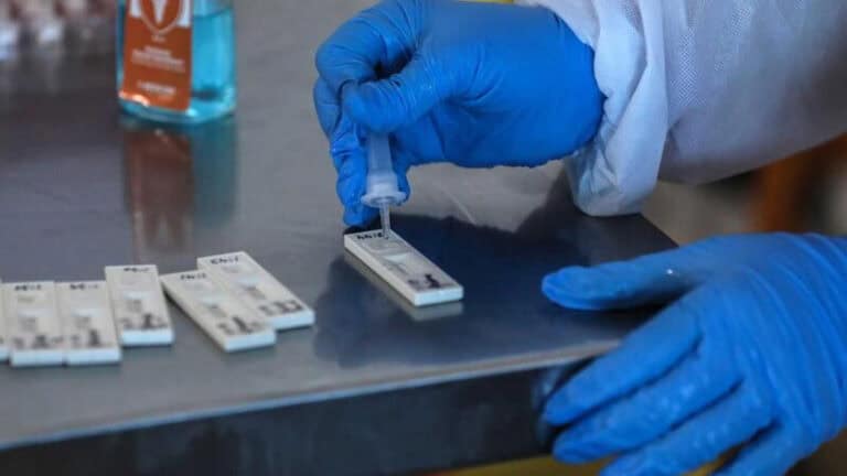 Testes rápidos devem ser aplicados em surtos em escolas ou lares